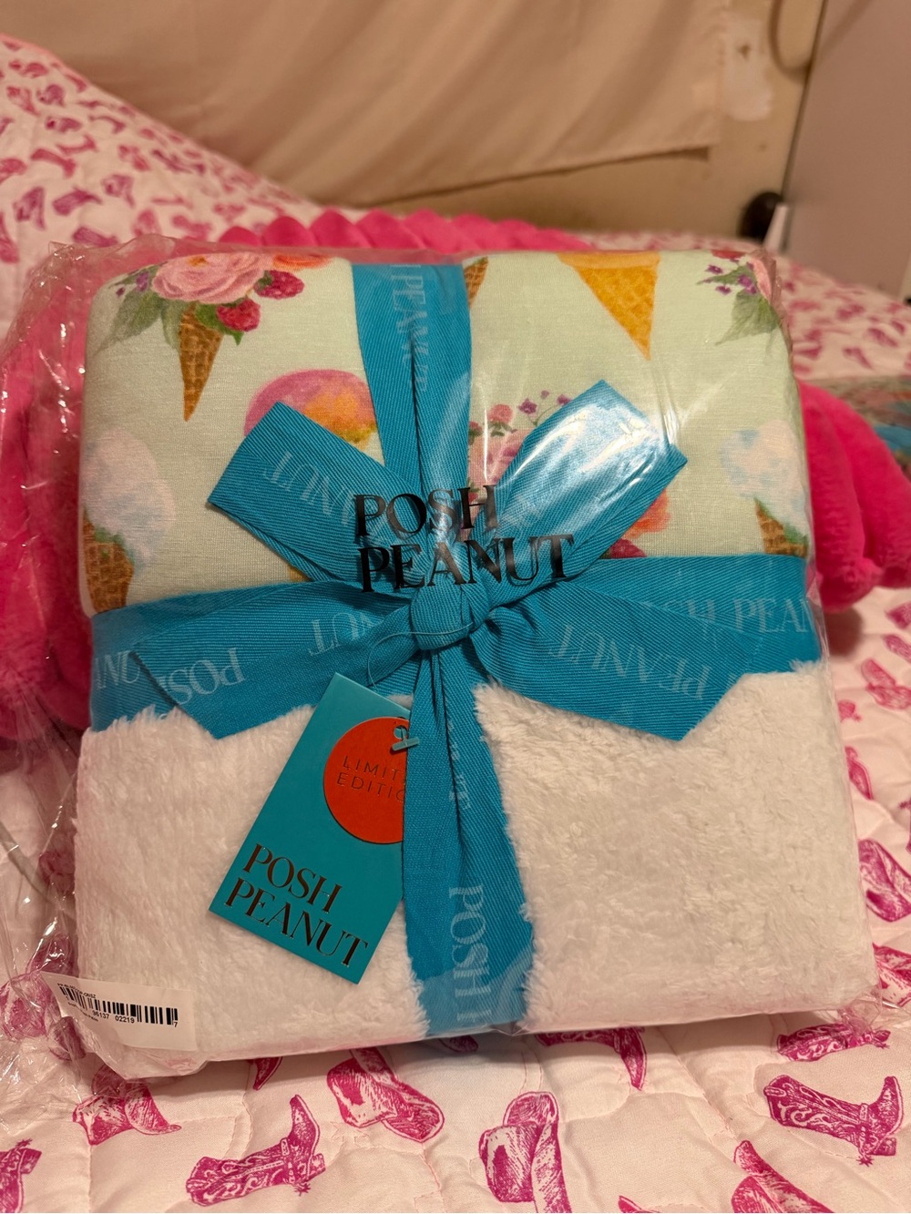 Posh Peanut Sophia Plush Throw Blanket - NEW IN PACKAGING